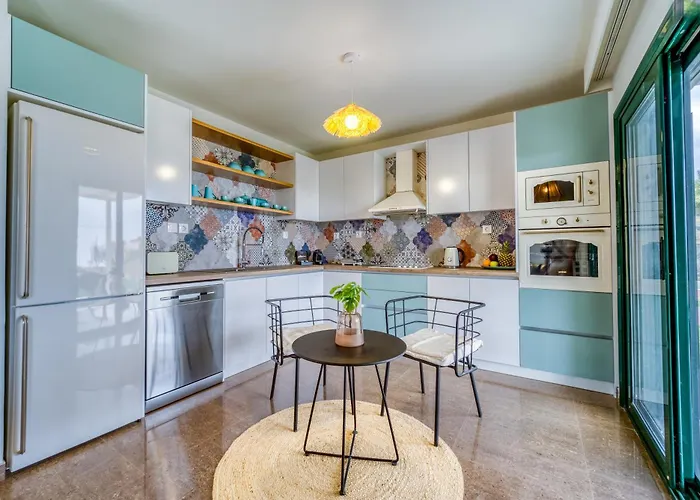 Heliophos Aelia Vilă *